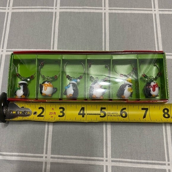 Pier 1 Christmas Winter Penguins 6) Wine Charms NIB - Picture 6 of 6